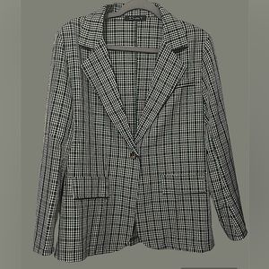 Perfect Plaid green jacket with button